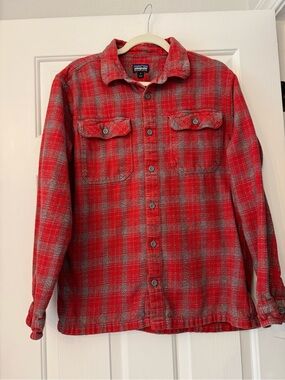 Patagonia Red & Gray Plaid Lightweight Shirt Jacket size M